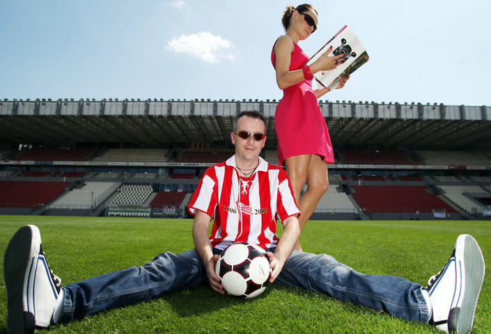 Narzeczeńska sesja zdjęciowa - stadion Wisły w Krakowie