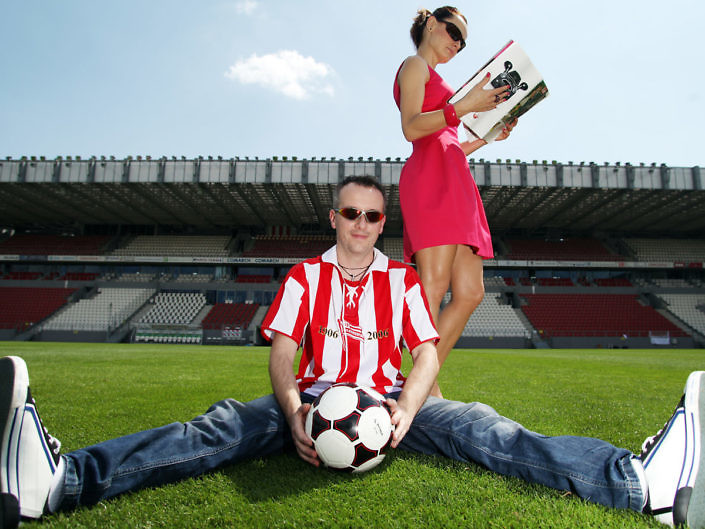 Narzeczeńska sesja zdjęciowa - stadion Wisły w Krakowie