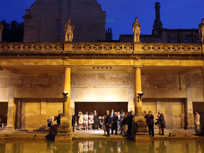 Ślub w niesamowitej scenerii łaźni w Bath (Anglia)