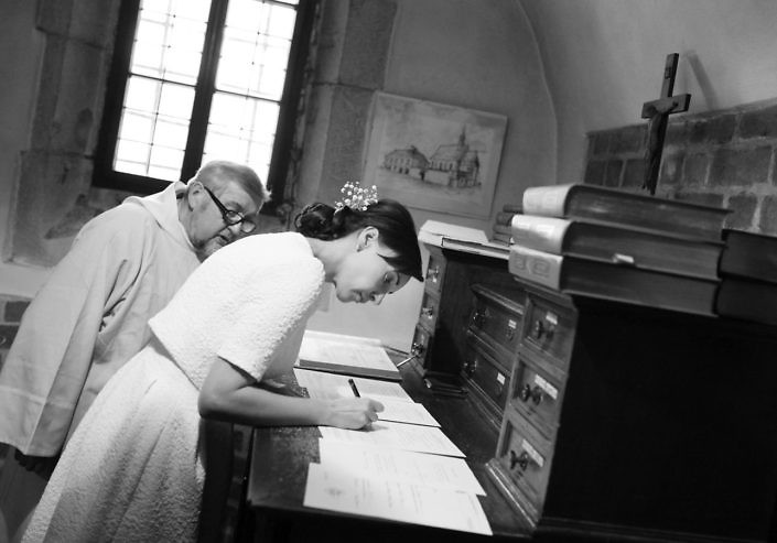 Dopięcie wszelkich formalności również jest częścią ceremonii ślubu